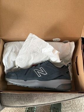 New Balance Men’s Sneaker in Charcoal Gray